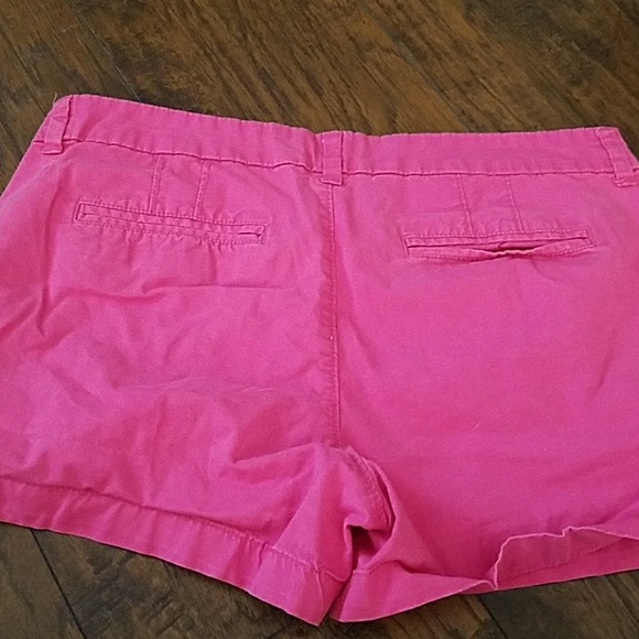 Old navy shorts - Picture 2 of 3
